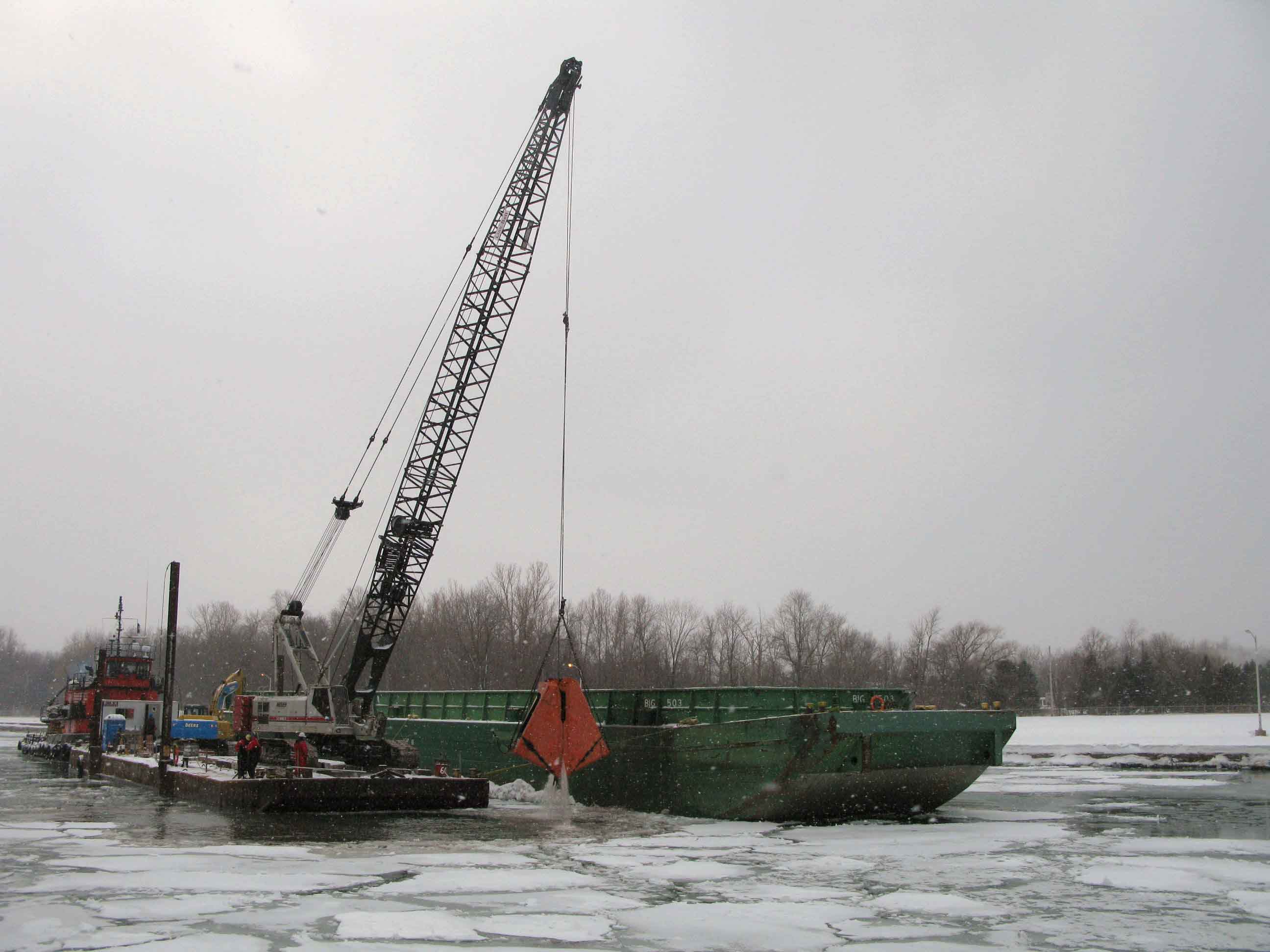 115 ton Link Belt Crane with Cable Arm Bucket loading barge. Equipment on 500 ton work barge converted to a spud barge